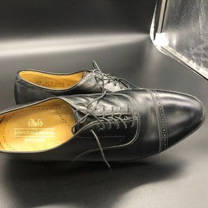 Johnston & Murphy Men's Black Wing Tip Shoe in wide width